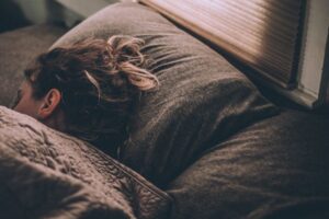 仕事に疲れたときに読みたい小説10選。元気を出したいあなたへ